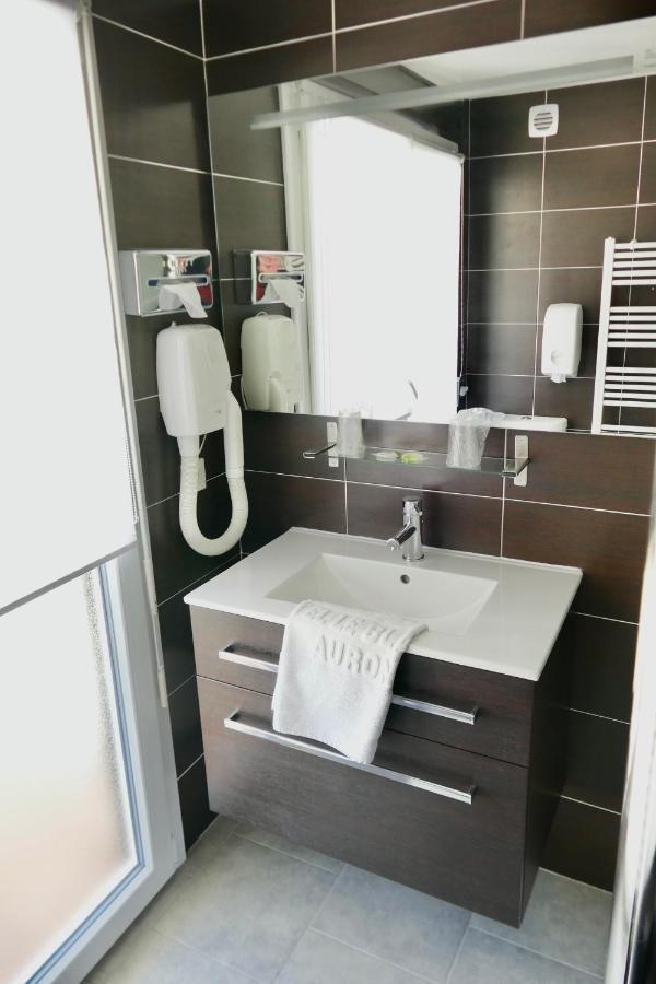 Hotel Le Blainon Орон Екстериор снимка
