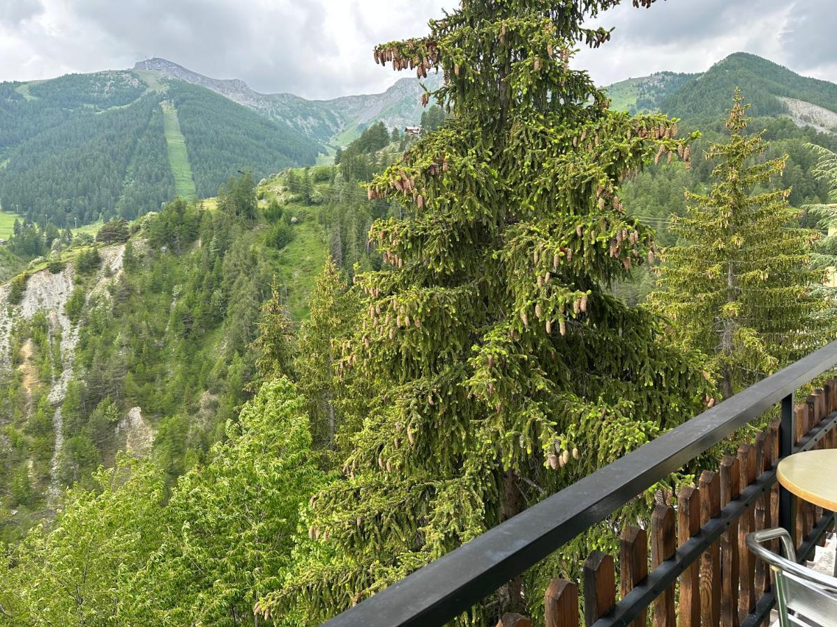 Hotel Le Blainon Орон Екстериор снимка